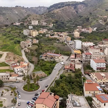 Апартаменты Romantico Monolocale Veranda Privata Vista Mare Реджо-ди-Калабрия